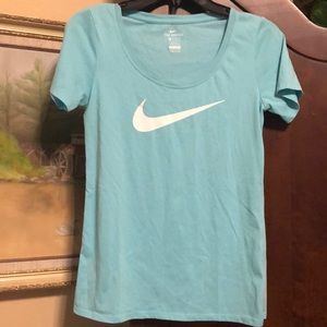 Women’s Nike T-shirt dry fit size extra small blue